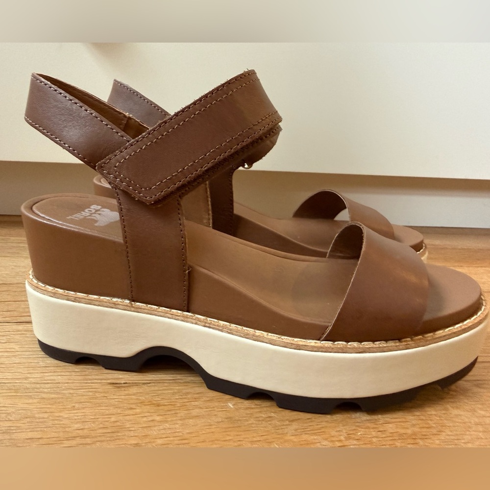 Sorel Joanie™ IV Y-Strap Wedge | Women’s Size 9 | Tan